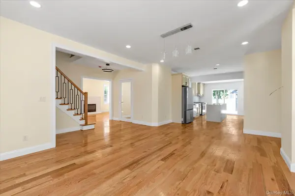 27 2nd ST, Lynbrook, NY 11563