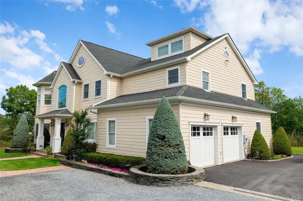 547 Shore DR, Oakdale, NY 11769