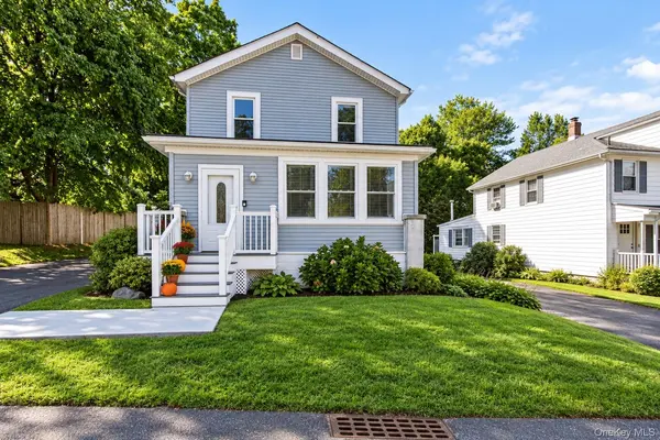 18 Saint Joseph PL, New Windsor, NY 12553