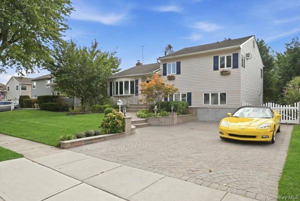 3988 Demont RD, Seaford, NY 11783