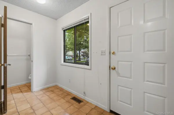 6 Ryan CT, Nanuet, NY 10954