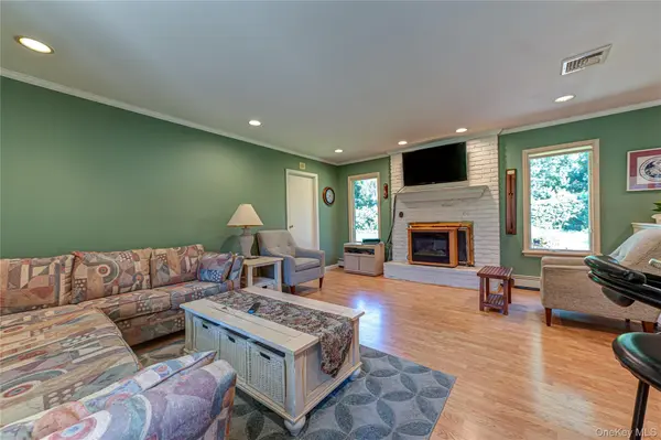 3 High Gate DR, East Setauket, NY 11733