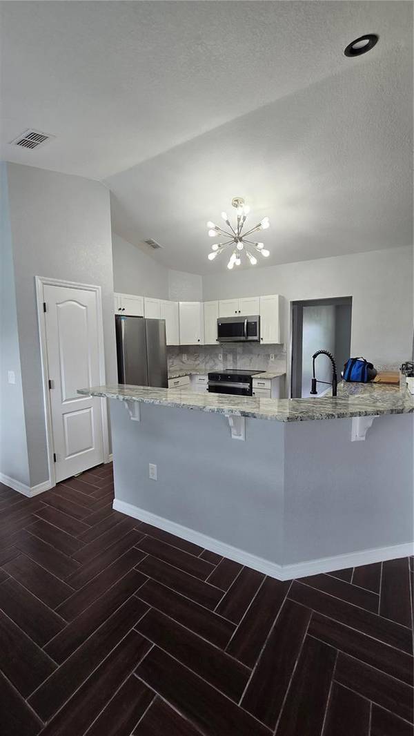 7704 CANTERBURY CIR, Lakeland, FL 33810