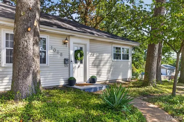 1098 Etherton DR, Crestwood, MO 63126