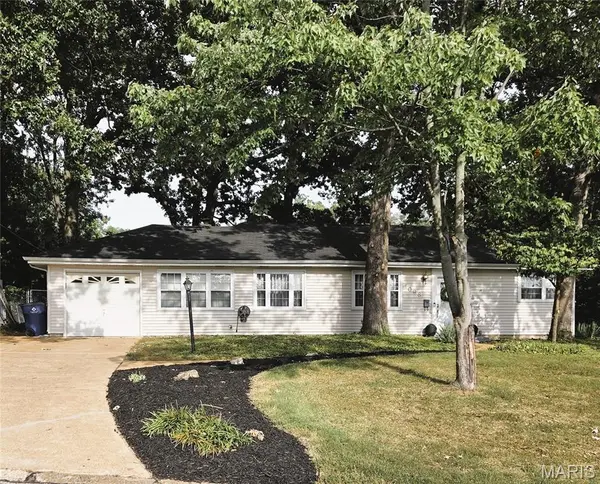 1098 Etherton DR, Crestwood, MO 63126