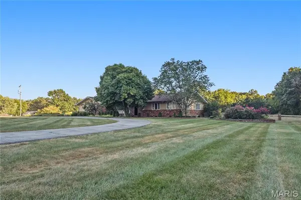 258 Yaeger Lake TRL, Litchfield, IL 62056