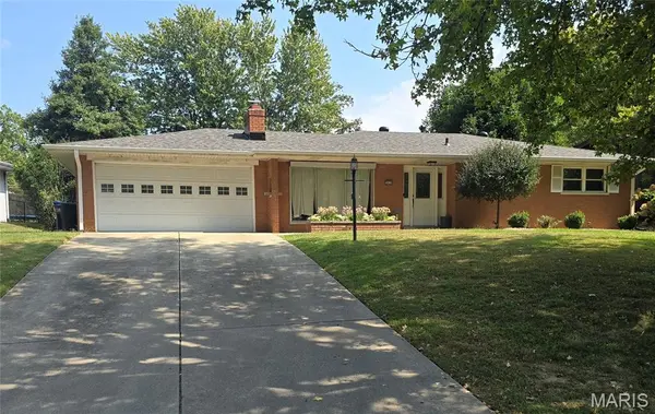3820 Tanbark DR, Swansea, IL 62226