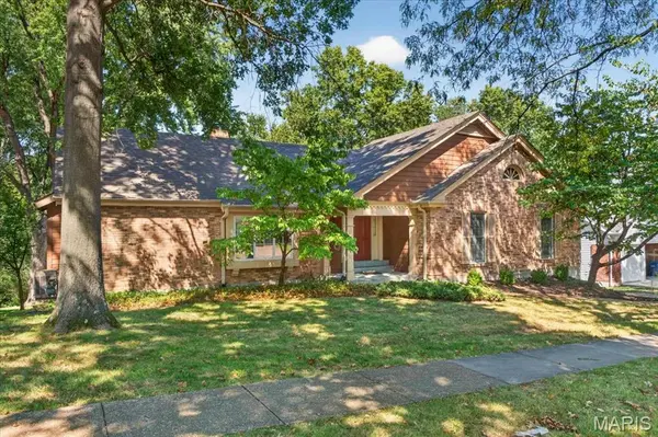1573 Carman Valley DR, Ballwin, MO 63021