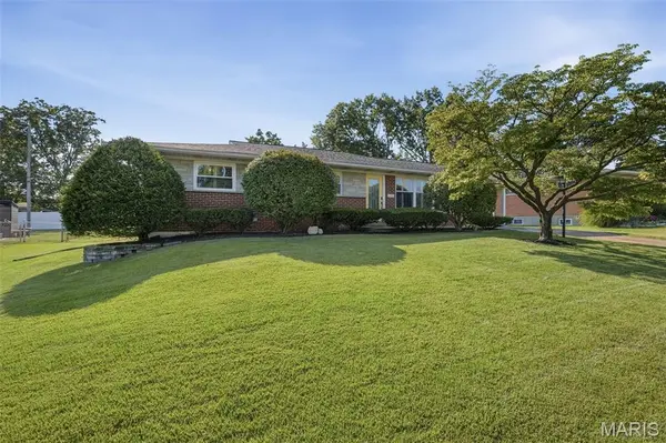 9132 Clydesdale DR, St Louis, MO 63126