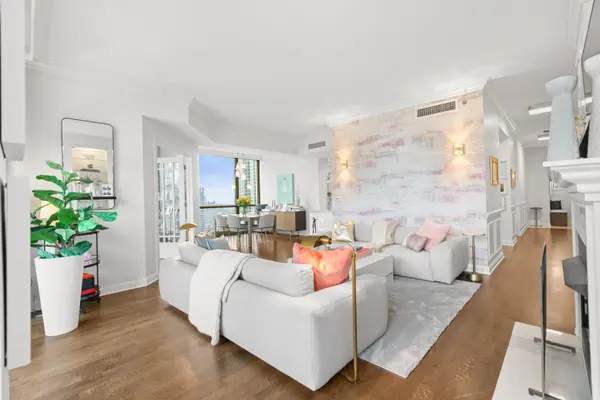 21 E HURON ST #2102, Chicago, IL 60611