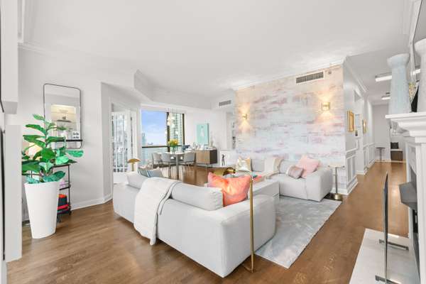 21 E HURON ST #2102, Chicago, IL 60611
