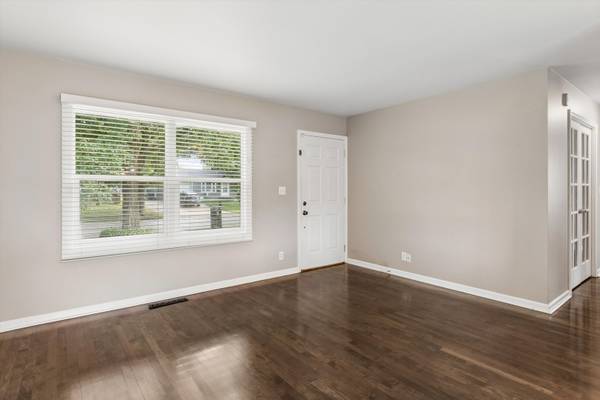 114 Briar LN, Geneva, IL 60134