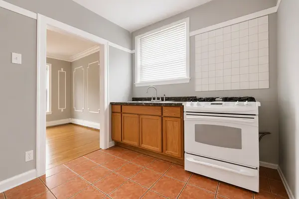 911 E 85th ST #3E, Chicago, IL 60619