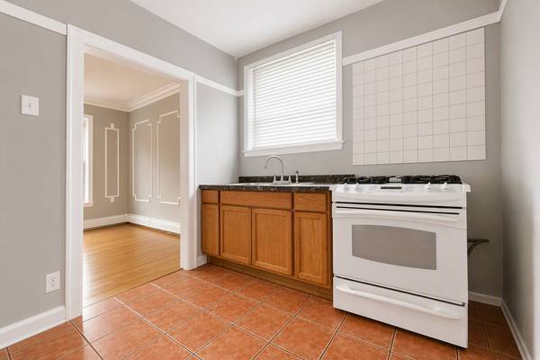 911 E 85th ST #3E, Chicago, IL 60619
