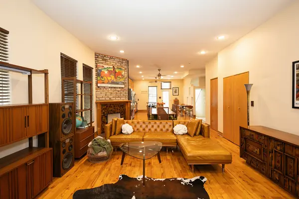 4424 S University AVE #1, Chicago, IL 60653