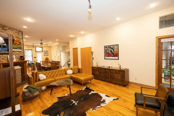 4424 S University AVE #1, Chicago, IL 60653