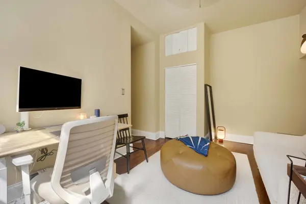 63 E Cedar ST #4B, Chicago, IL 60611