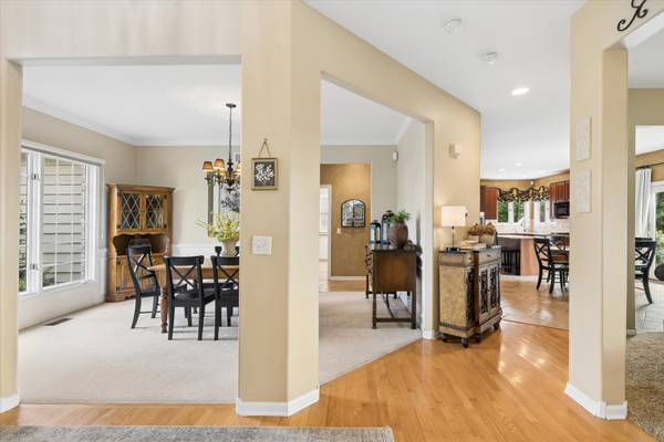 1250 Tunbridge TRL, Algonquin, IL 60102