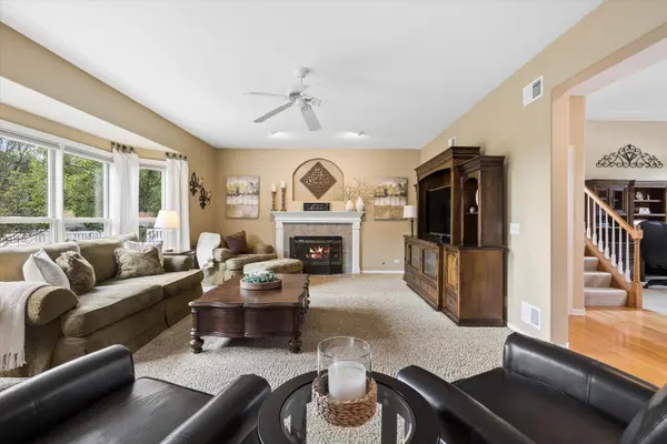 1250 Tunbridge TRL, Algonquin, IL 60102