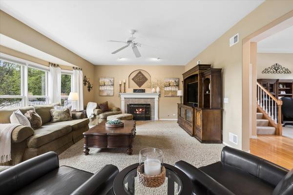 1250 Tunbridge TRL, Algonquin, IL 60102