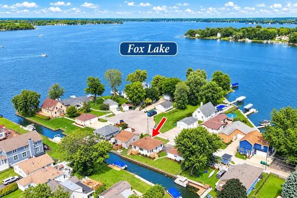 28 Lakeside LN, Fox Lake, IL 60020