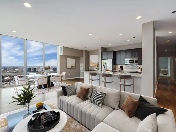737 W Washington BLVD #3608, Chicago, IL 60661