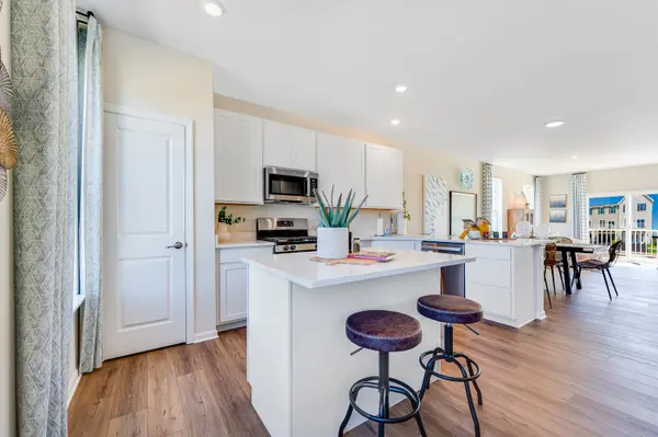 255 Harvest LN, West Dundee, IL 60118