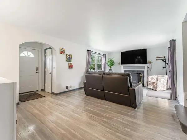 301 W Lonnquist BLVD, Mount Prospect, IL 60056
