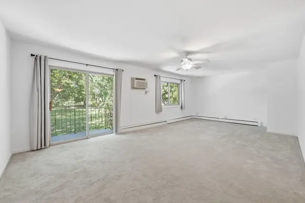 5740 Concord LN #13, Clarendon Hills, IL 60514