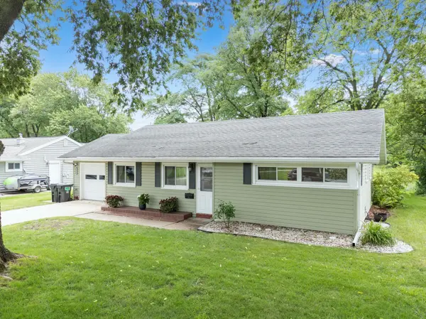 1426 Graham CT SE, Rochester, MN 55904