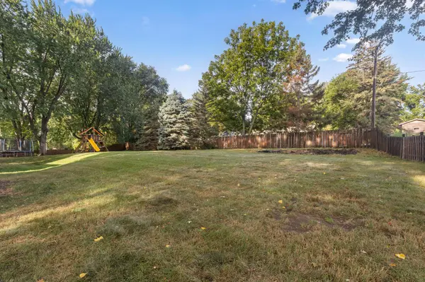 2975 Egan AVE, Eagan, MN 55121