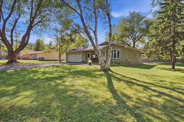 210 Lakeview DR, Spicer, MN 56288