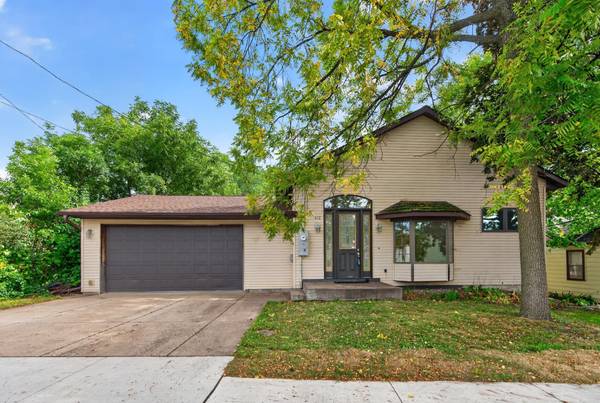 412 Hazel ST N, Saint Paul, MN 55119
