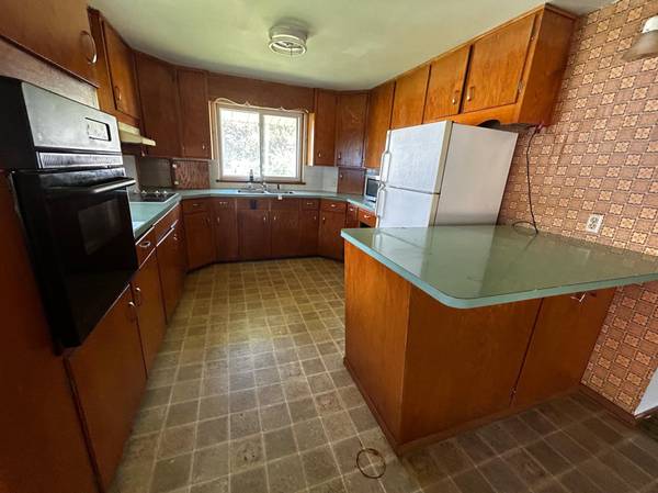 202 W Main ST, Ceylon, MN 56121