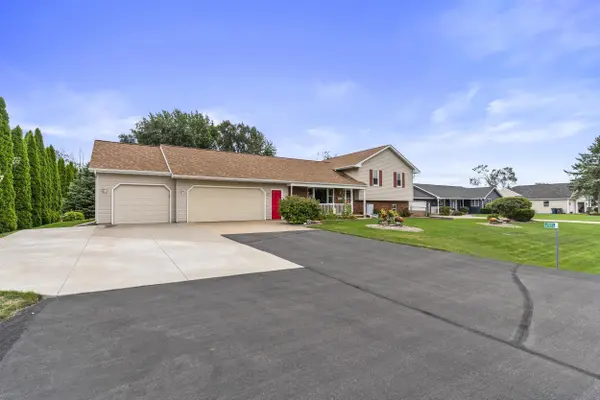 N1576 EVENING STAR DR, Greenville, WI 54942