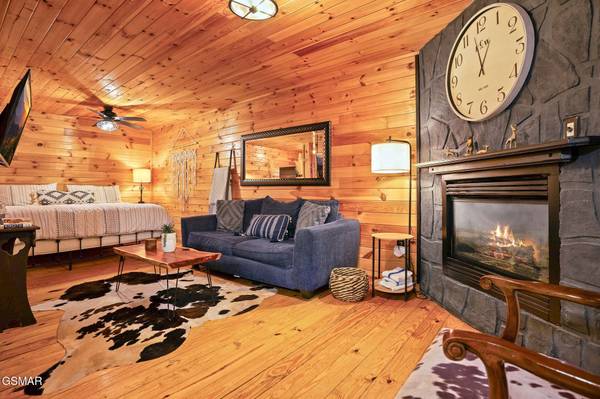 704 Forest Drive, Pigeon Forge, TN 37863