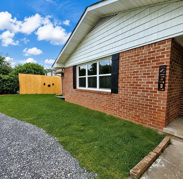 250 E 16th St #E, Cookeville, TN 38501