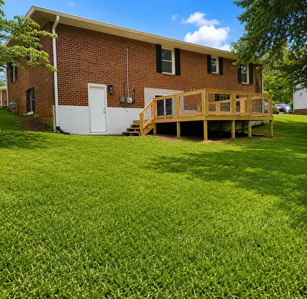 250 E 16th St #E, Cookeville, TN 38501