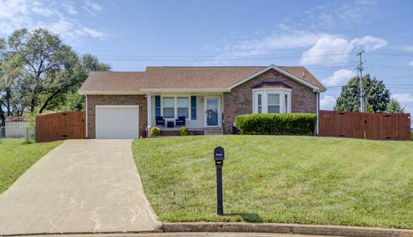 202 Bradley Ct, Clarksville, TN 37043