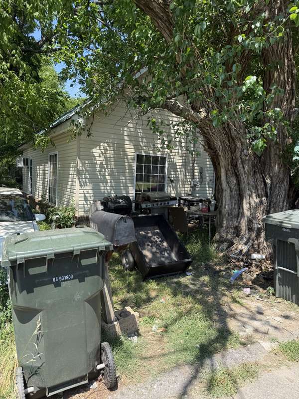 304 20th Ave #E, Springfield, TN 37172