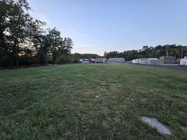 212 E Commerce St, Waverly, TN 37185