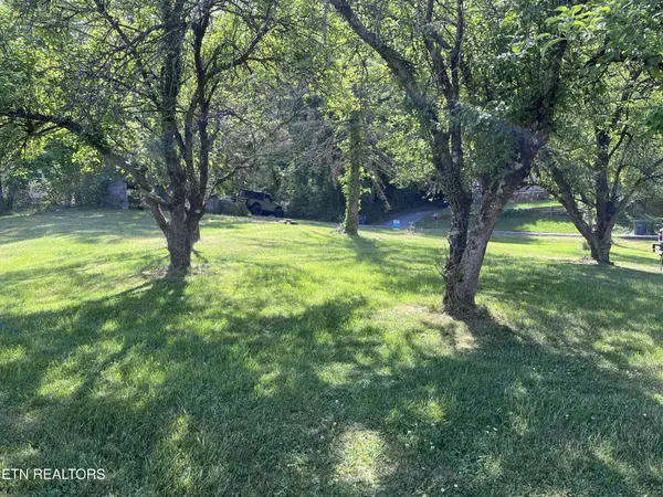 2051 Mountain View Ave, Kingsport, TN 37664