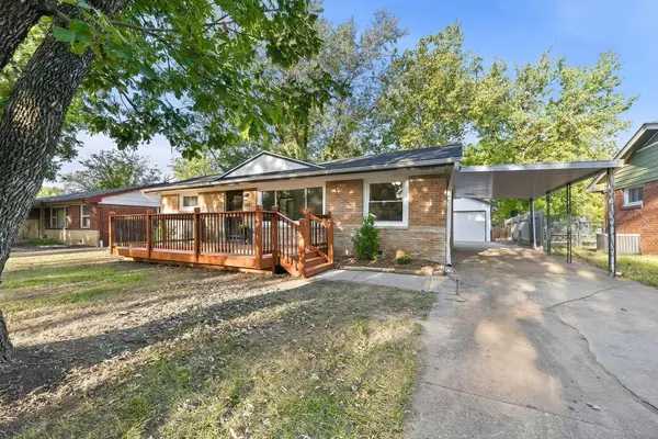 1127 N Westview Dr, Derby, KS 67037