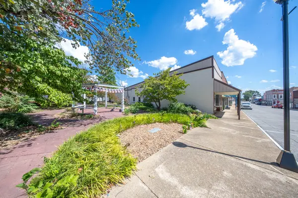 113 E Main ST, Willow Springs, MO 65793