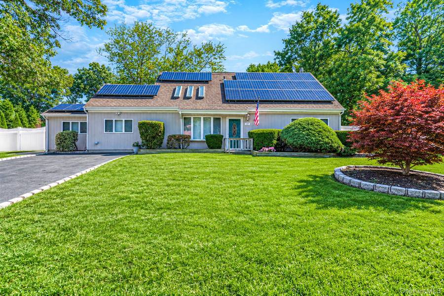 17 Fenwick AVE, Farmingville, NY 11738