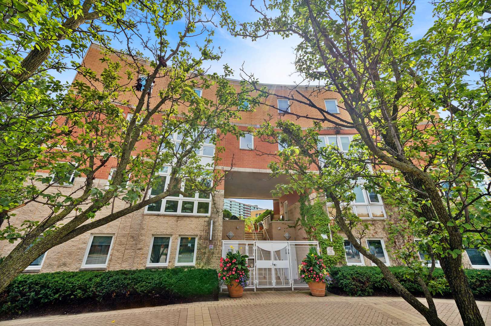 1889 Maple AVE #E2, Evanston, IL 60201