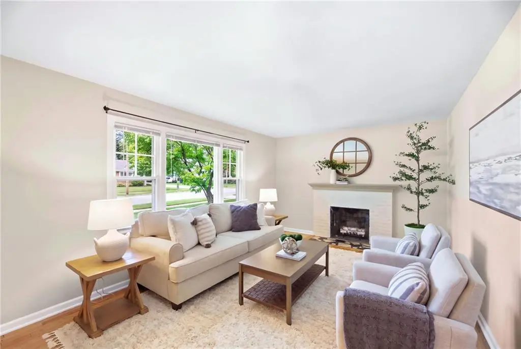 6133 Floyd ST, Overland Park, KS 66202