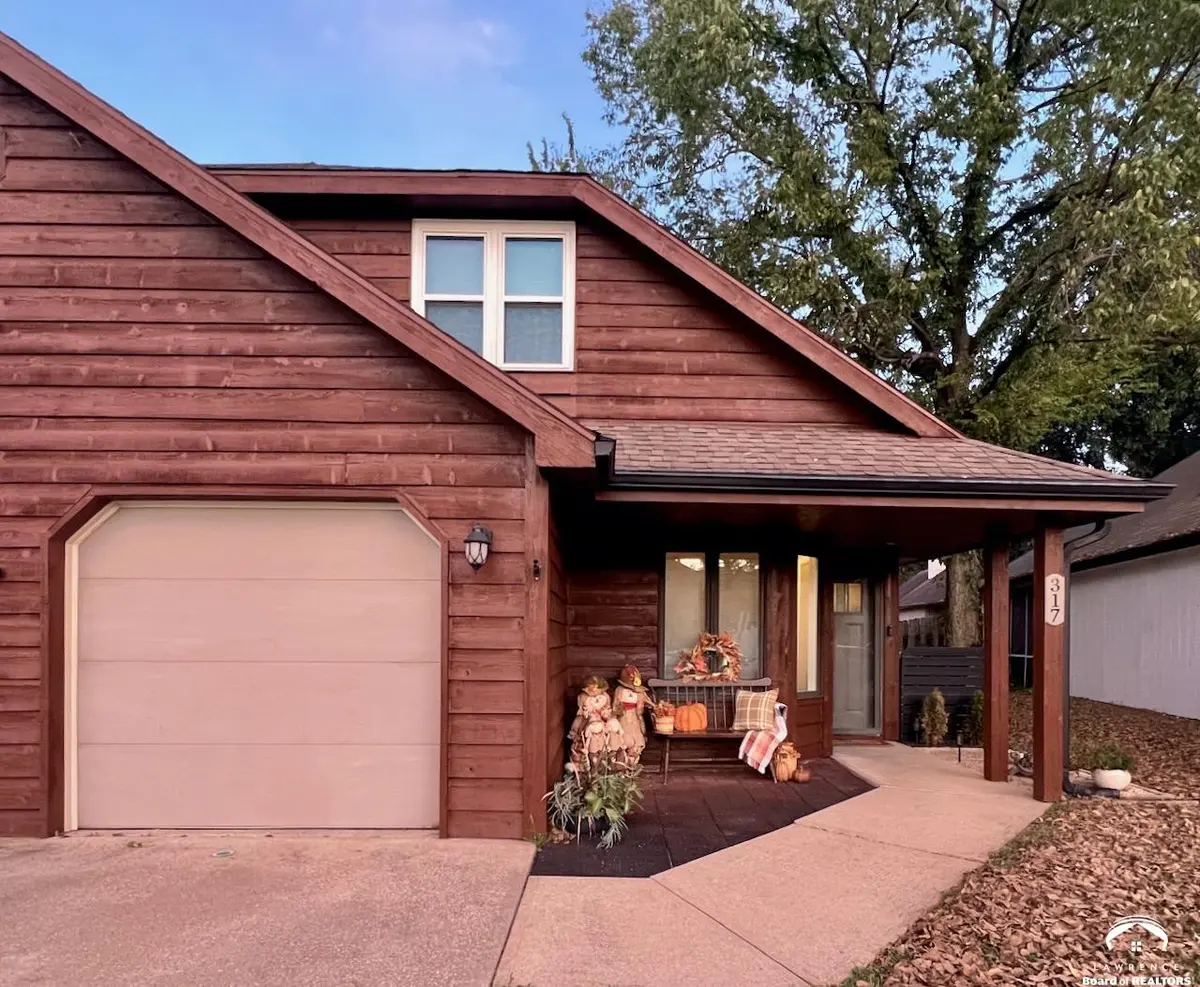 317 Glenview DR, Lawrence, KS 66049