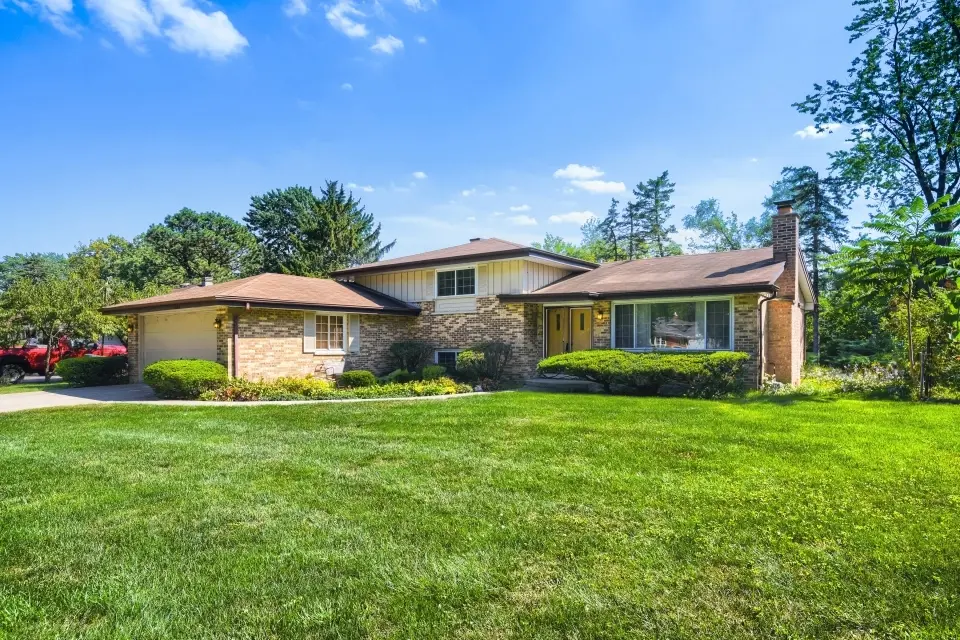 883 E Zinnia LN, Palatine, IL 60074