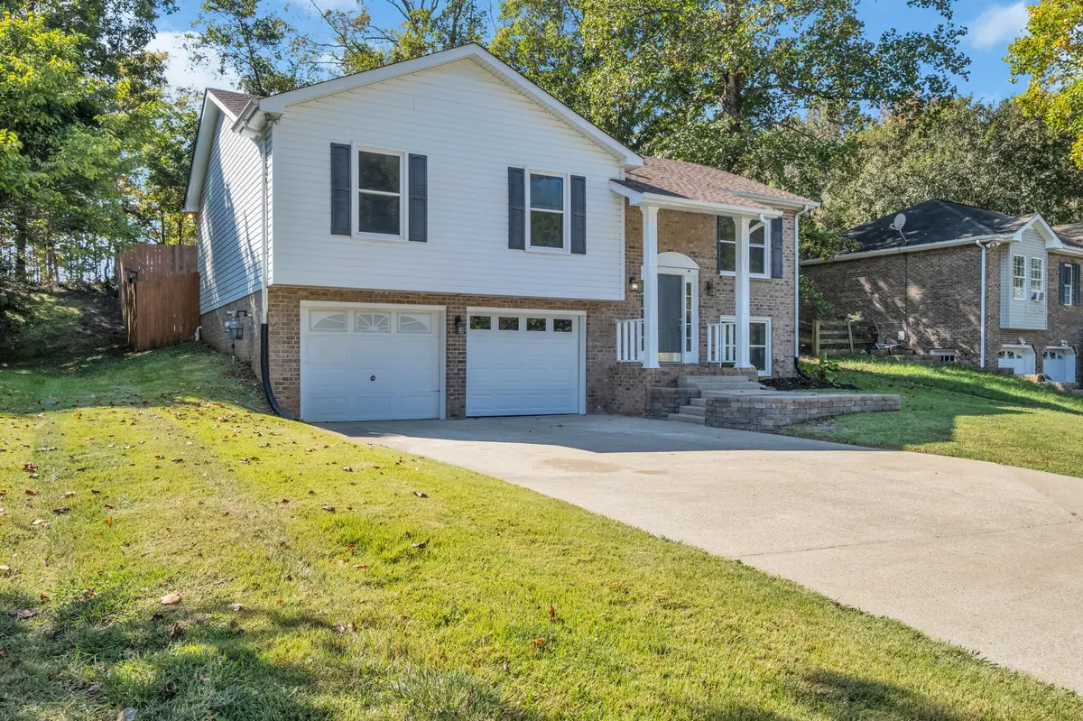 2270 Ermine Dr, Clarksville, TN 37043